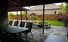 Tahiti Garden Apartman